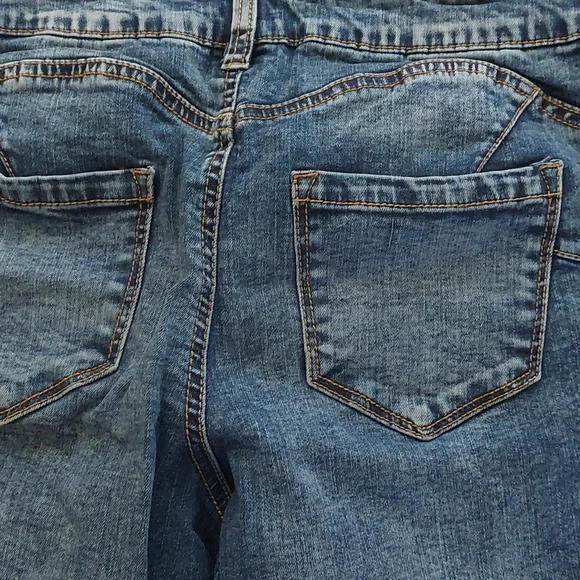 Distressed jeans - Picture 4 of 5